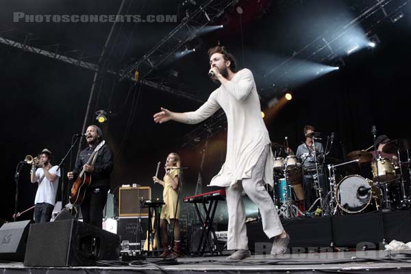 EDWARD SHARPE AND THE MAGNETIC ZEROS - 2011-08-26 - SAINT CLOUD - Domaine National - Scene Pression Live - 